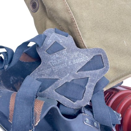 Ensemble masque à gaz M39 anglais daté de 1942