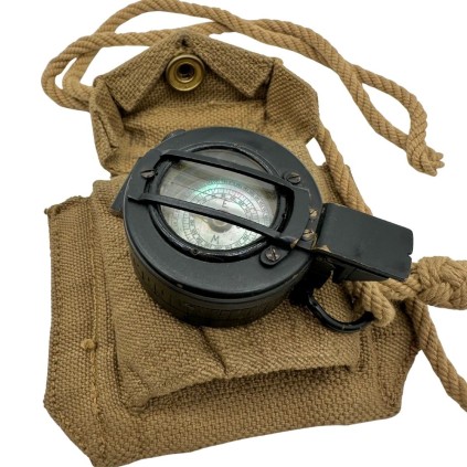 Ensemble Boussole Militaire Britannique MKIII Originale WWII – T. G. Co. LONDON – Datée 1943 avec Housse Originale Datée 1943