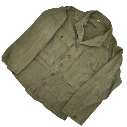 Veste de Combat HBT (Herringbone Twill) US Army Originale WWII – Boutons Plastique – Datée 1943