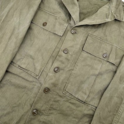 Veste de Combat HBT (Herringbone Twill) US Army Originale WWII – Boutons Plastique – Datée 1943