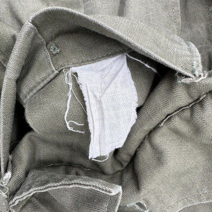 Veste de Combat HBT (Herringbone Twill) US Army Originale WWII – Boutons Plastique – Datée 1943