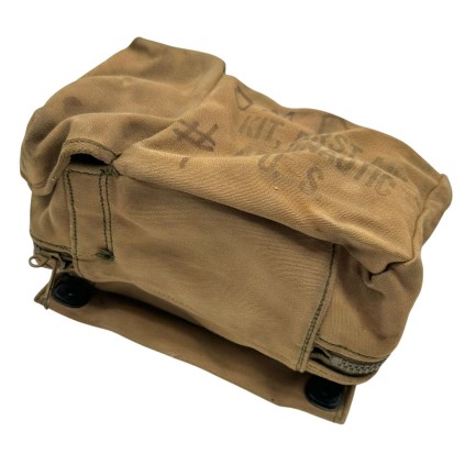 Pochette de Kit FIRST AID AERONAUTIC Originale WWII – Fixation Lift-the-Dot – US Army Air Force / US Navy