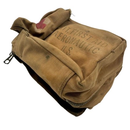 Pochette de Kit FIRST AID AERONAUTIC Originale WWII – Fixation Lift-the-Dot – US Army Air Force / US Navy