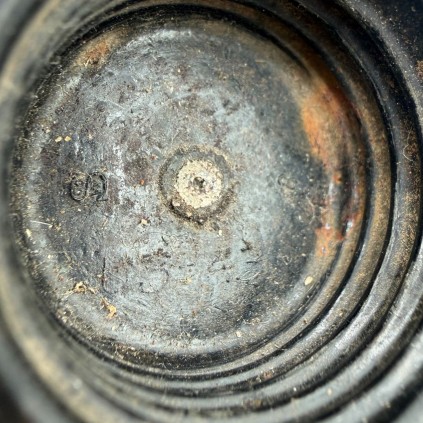 Bouchon de Gourde US Army Original WWII – Bakélite Noire – Avec Chaînette – Daté 1943