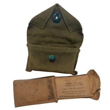 Pochette à Pansement Individuel (First Aid Packet Pouch) Modèle M-1924 – Fabricant E.A. BROWN MFG CO – Datée 1945