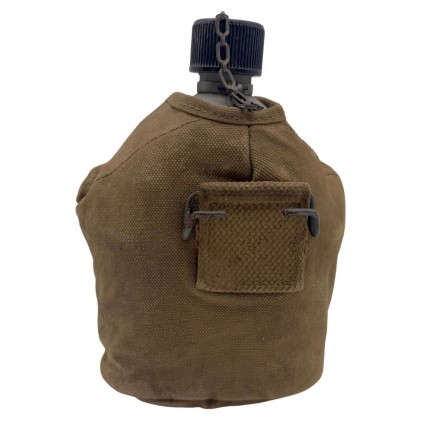 Ensemble Gourde US Army : Housse (1943), Quart (1945 A.G.M. Co) et Bidon (1945 S.M. Inc.)