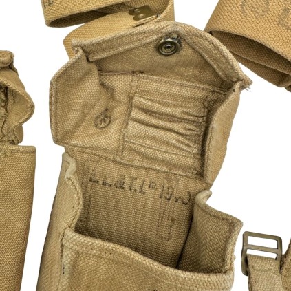 Paire de Pouches et Brelage Pattern 37 - L.L. & T.L. 1940 (Canada)