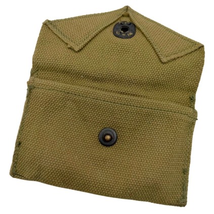 Pochette pour pansement individuel M-1924 – DUBUQUE AWNING & TENT CO 1945