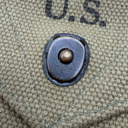 Pochette pour pansement individuel M-1924 – DUBUQUE AWNING & TENT CO 1945