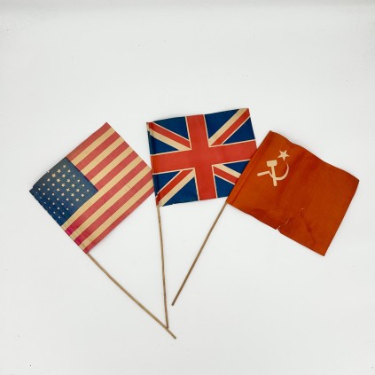 Lot 3 drapeaux de la libération