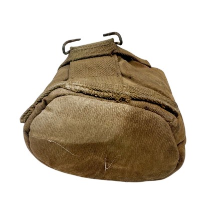 Housse de gourde renforcée datée 1943